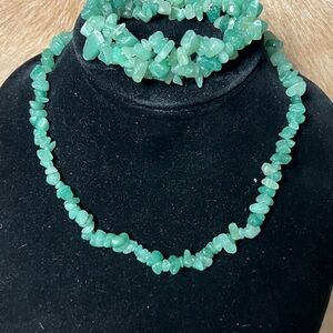 Beautiful natural aventurine chip stone Necklace and Bracelet Set